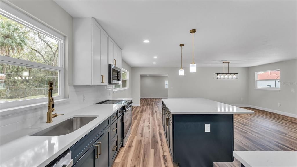 En Venta: $425,000 (3 camas, 2 baños, 2160 Pies cuadrados)