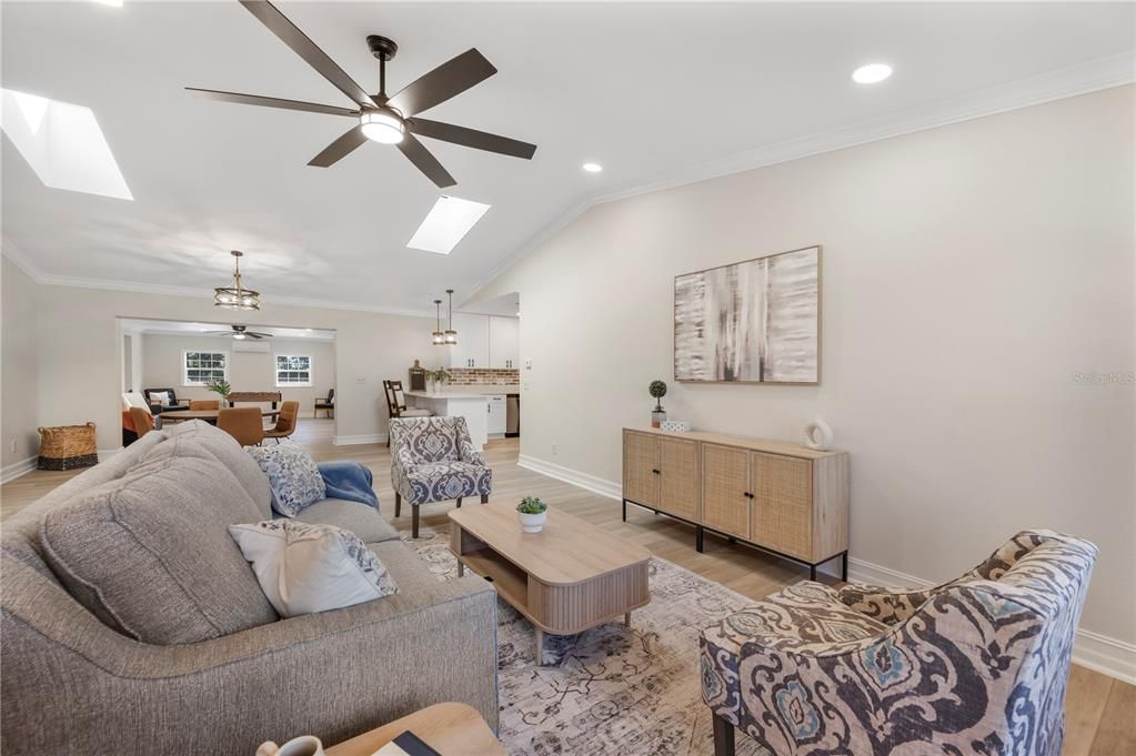 En Venta: $620,000 (3 camas, 2 baños, 2081 Pies cuadrados)