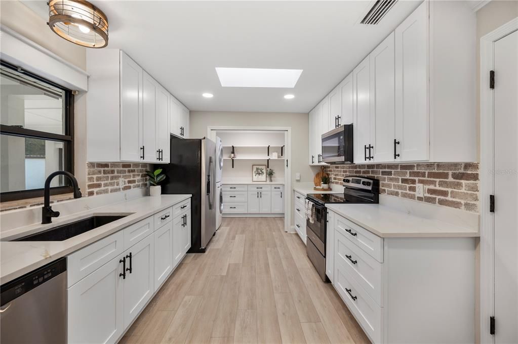 En Venta: $620,000 (3 camas, 2 baños, 2081 Pies cuadrados)