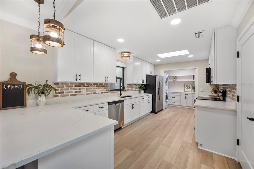 En Venta: $620,000 (3 camas, 2 baños, 2081 Pies cuadrados)