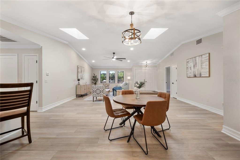 En Venta: $620,000 (3 camas, 2 baños, 2081 Pies cuadrados)