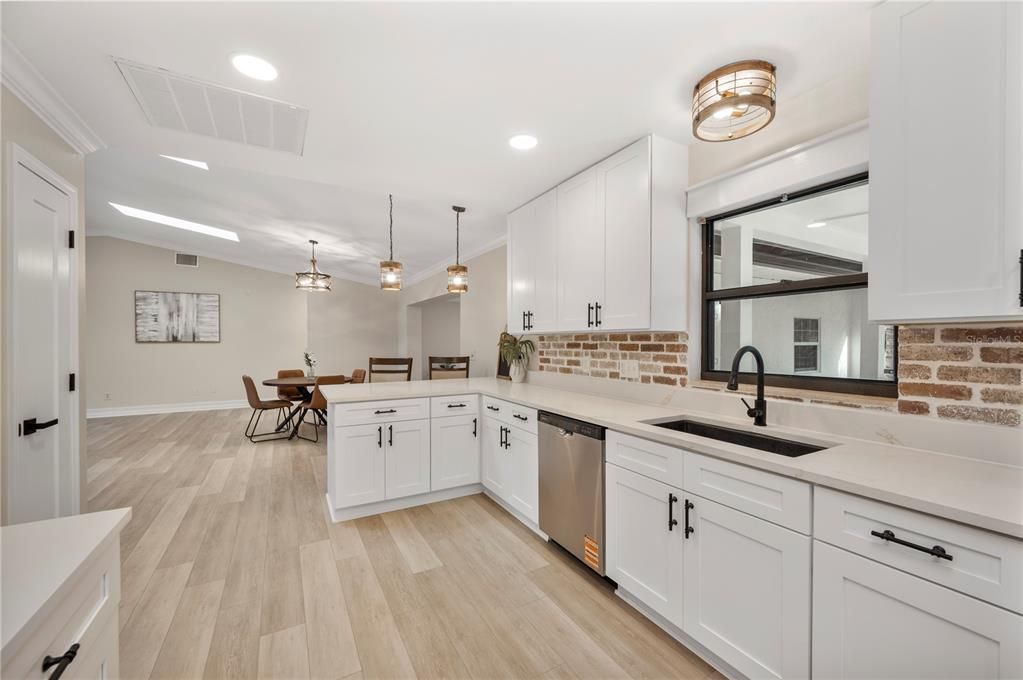 En Venta: $620,000 (3 camas, 2 baños, 2081 Pies cuadrados)