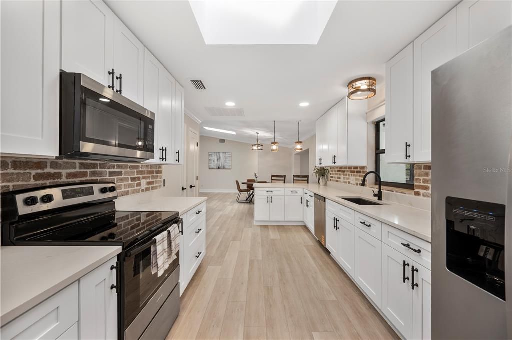 En Venta: $620,000 (3 camas, 2 baños, 2081 Pies cuadrados)