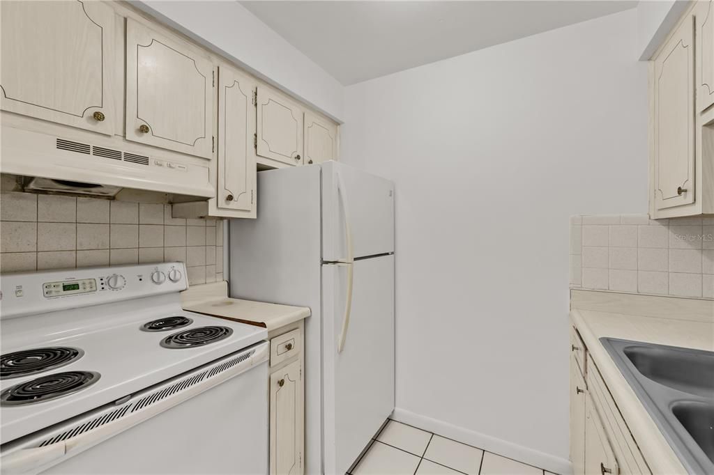 For Rent: $1,200 (1 beds, 1 baths, 585 Square Feet)
