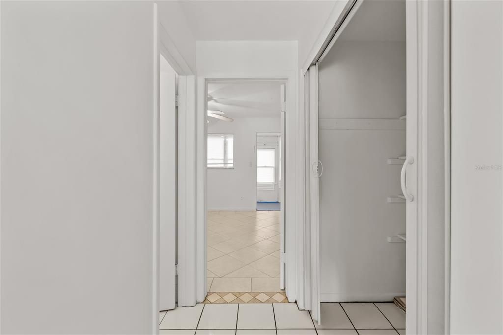 For Rent: $1,200 (1 beds, 1 baths, 585 Square Feet)