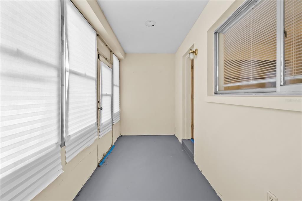 For Rent: $1,200 (1 beds, 1 baths, 585 Square Feet)