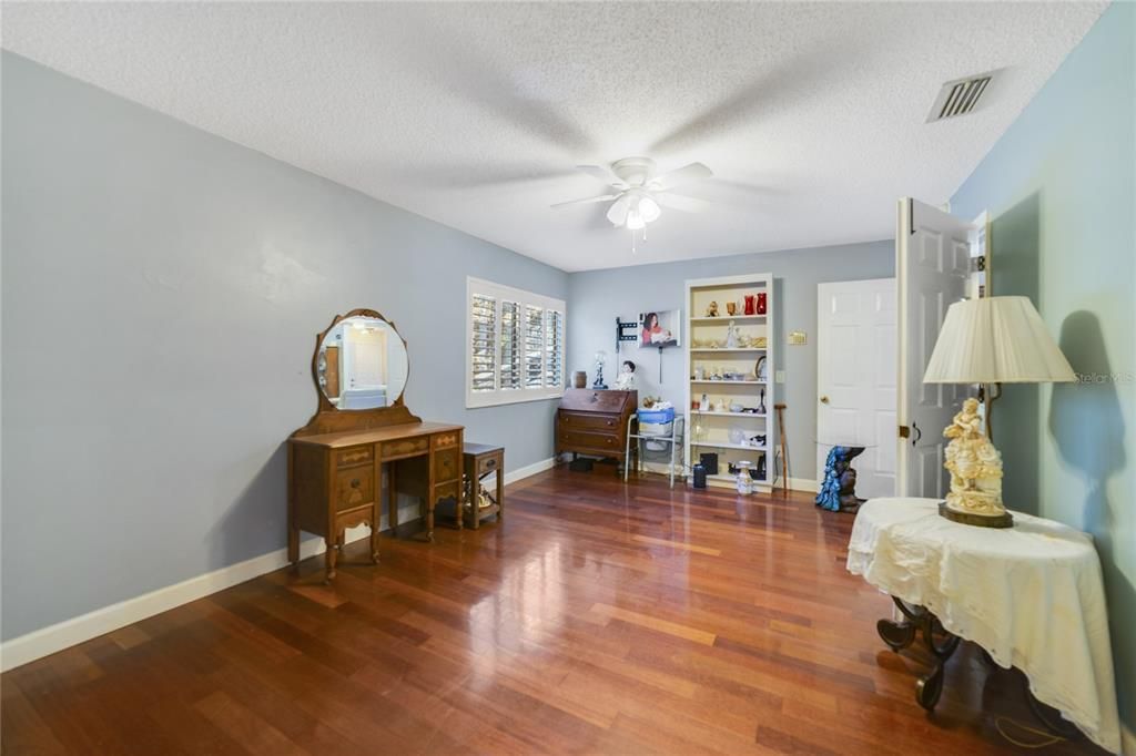 На продажу: $239,900 (2 спален, 2 ванн, 1176 Квадратных фут)