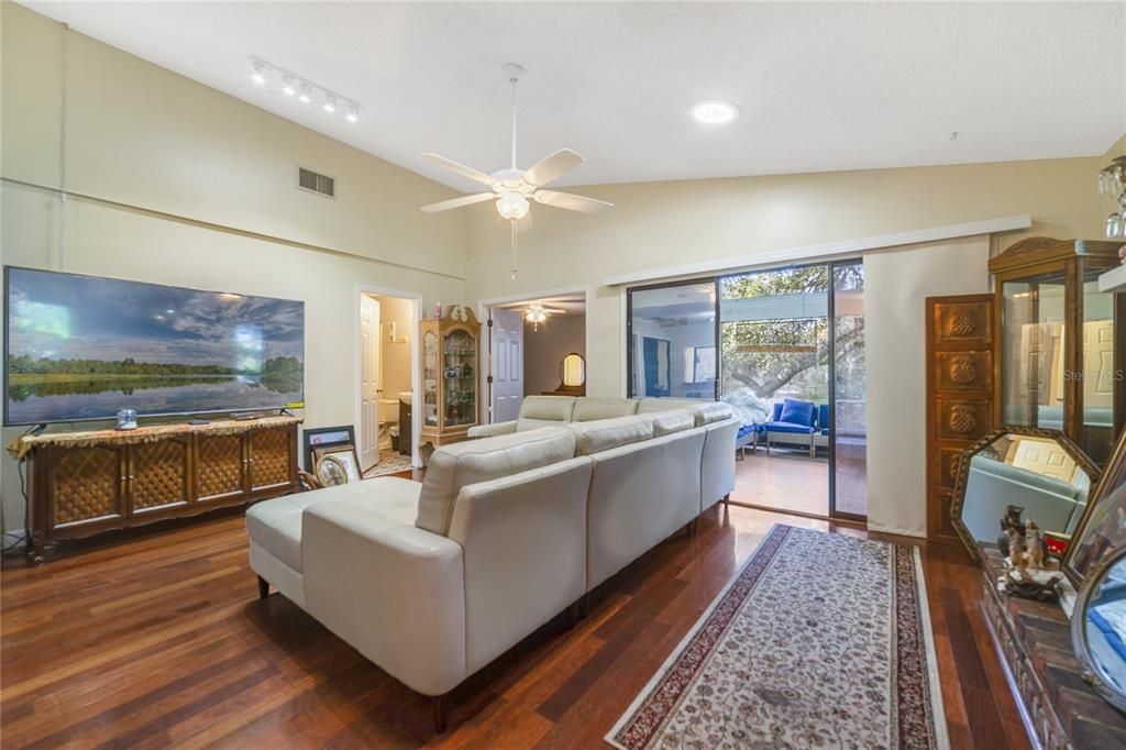 En Venta: $239,900 (2 camas, 2 baños, 1248 Pies cuadrados)