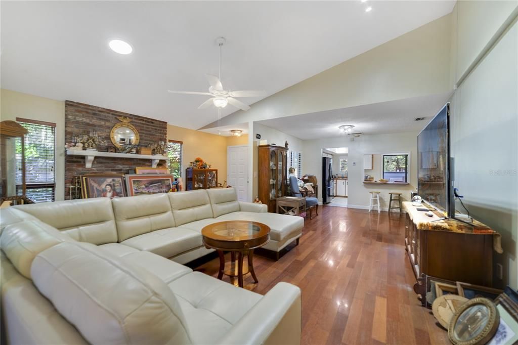 En Venta: $239,900 (2 camas, 2 baños, 1248 Pies cuadrados)