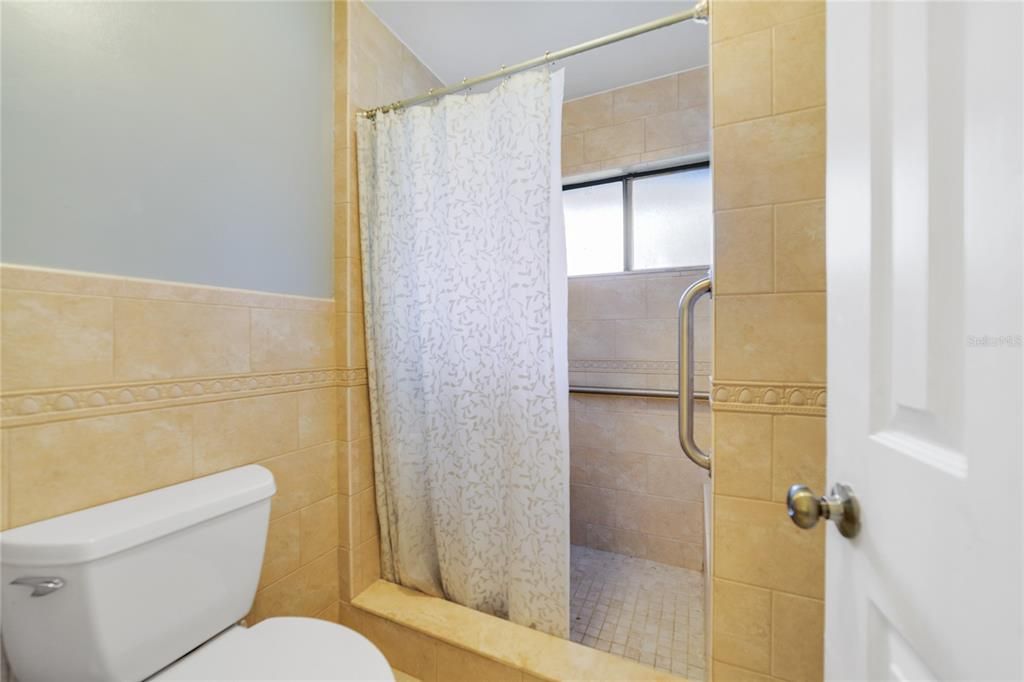 На продажу: $239,900 (2 спален, 2 ванн, 1176 Квадратных фут)