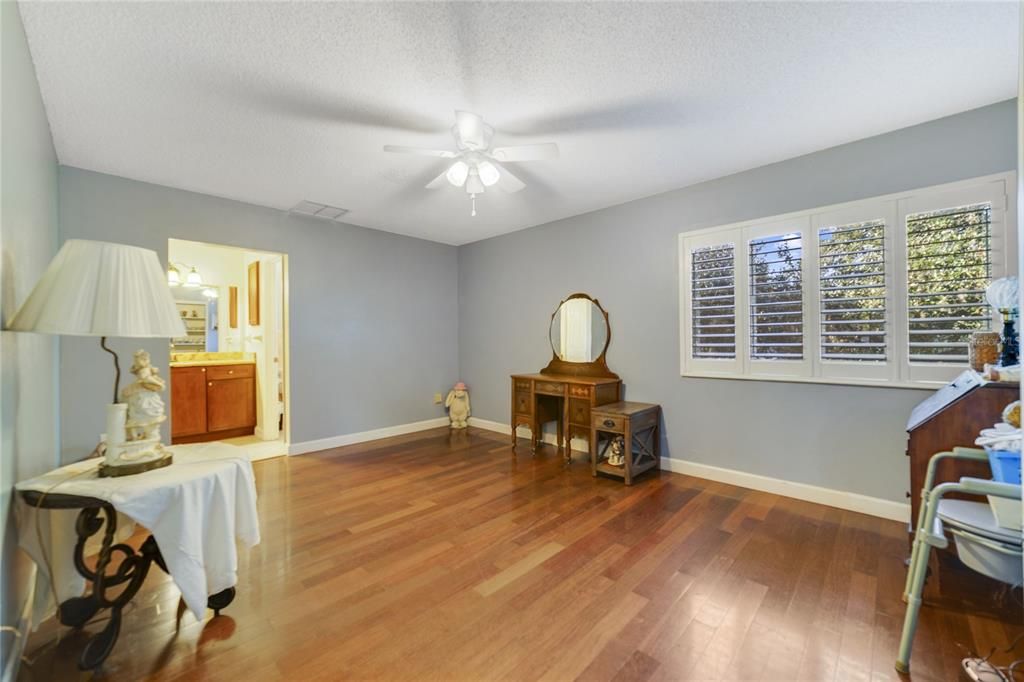 На продажу: $239,900 (2 спален, 2 ванн, 1176 Квадратных фут)