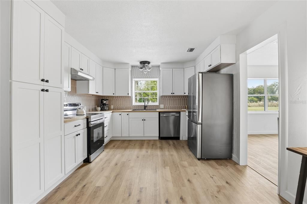 For Sale: $499,900 (3 beds, 2 baths, 2452 Square Feet)