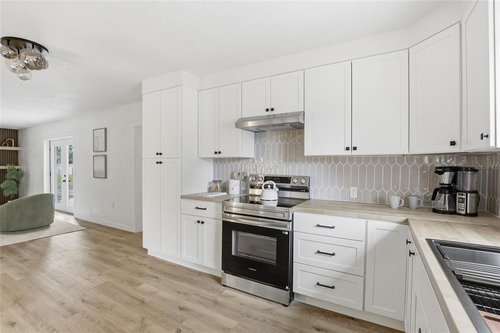 For Sale: $499,900 (3 beds, 2 baths, 2452 Square Feet)