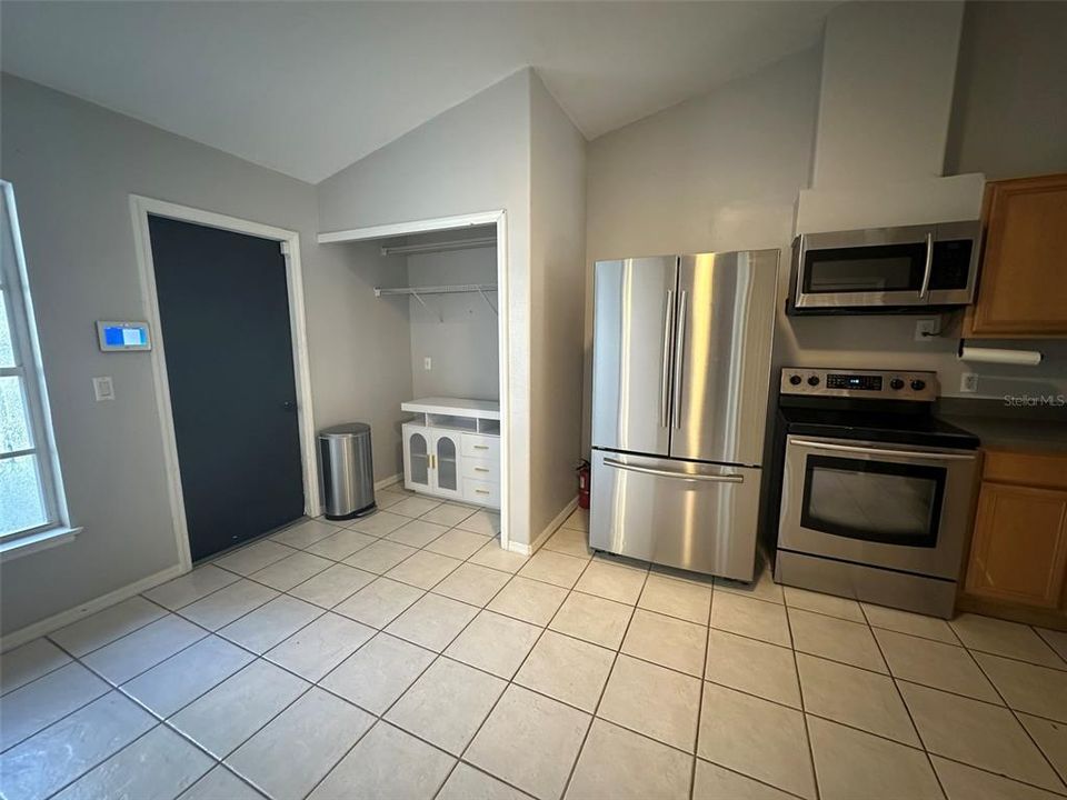 For Rent: $2,395 (3 beds, 2 baths, 1506 Square Feet)