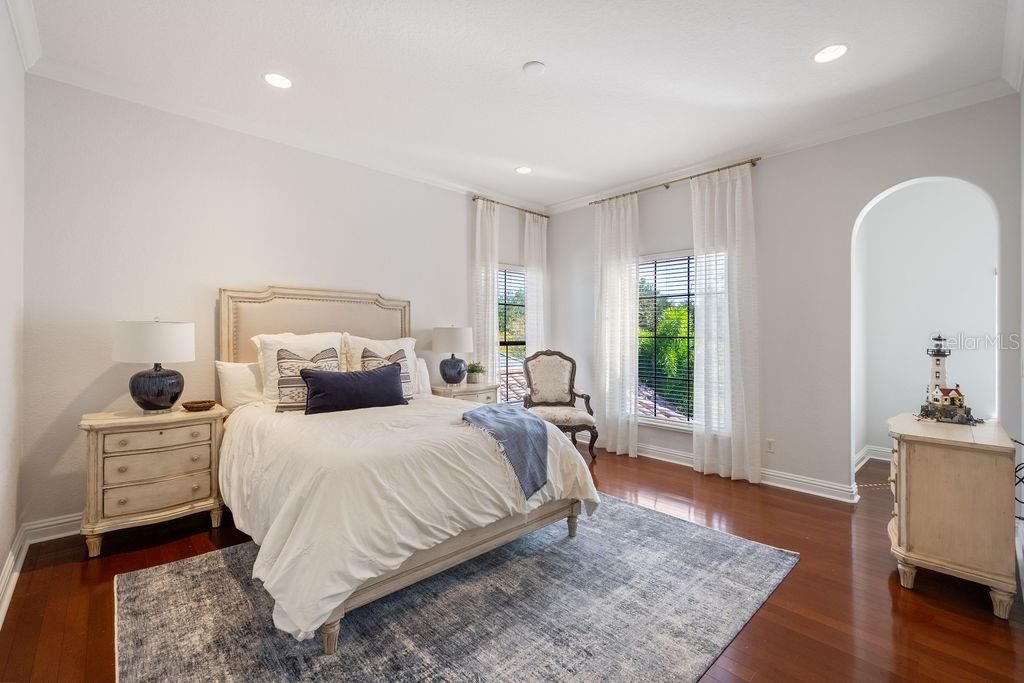 For Sale: $2,895,000 (6 beds, 6 baths, 6834 Square Feet)