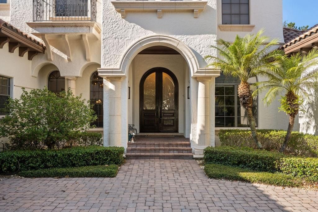 For Sale: $2,895,000 (6 beds, 6 baths, 6834 Square Feet)