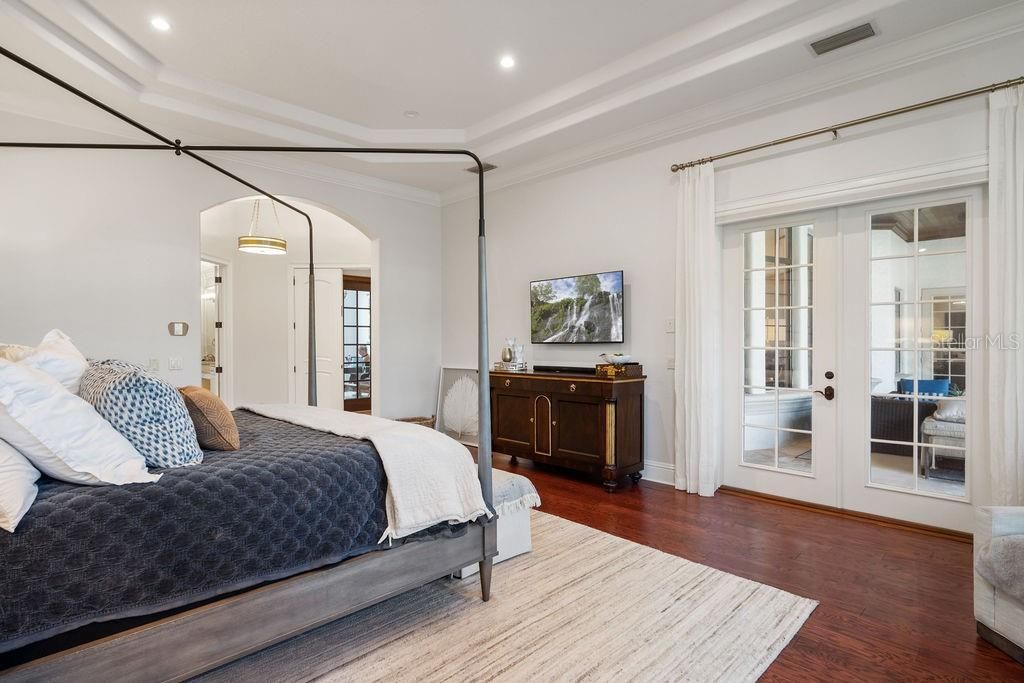 For Sale: $2,895,000 (6 beds, 6 baths, 6834 Square Feet)