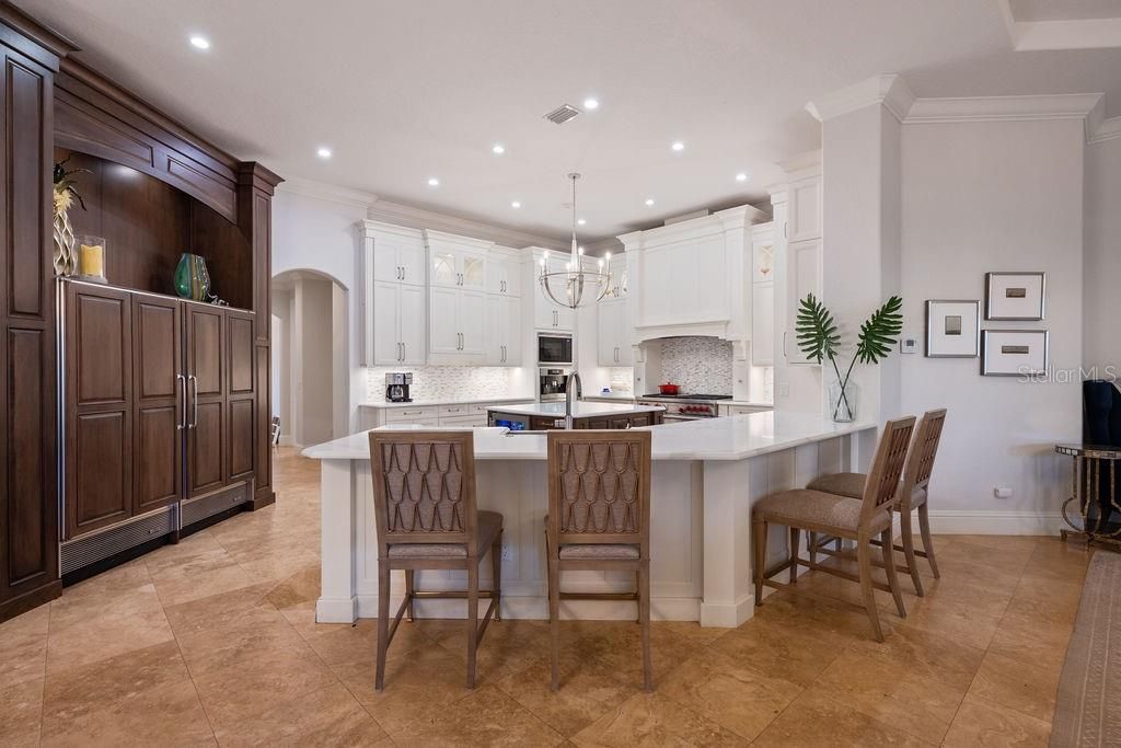 For Sale: $2,895,000 (6 beds, 6 baths, 6834 Square Feet)