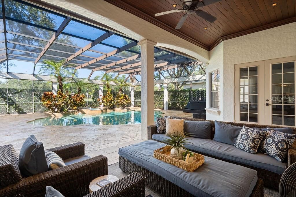 For Sale: $2,895,000 (6 beds, 6 baths, 6834 Square Feet)