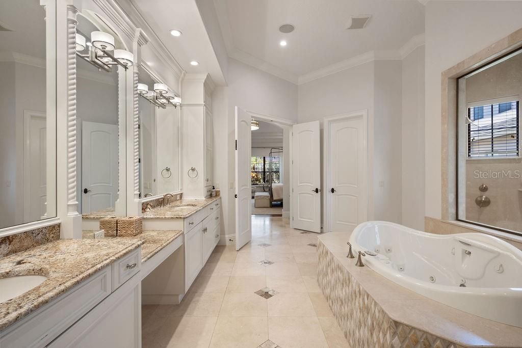 For Sale: $2,895,000 (6 beds, 6 baths, 6834 Square Feet)