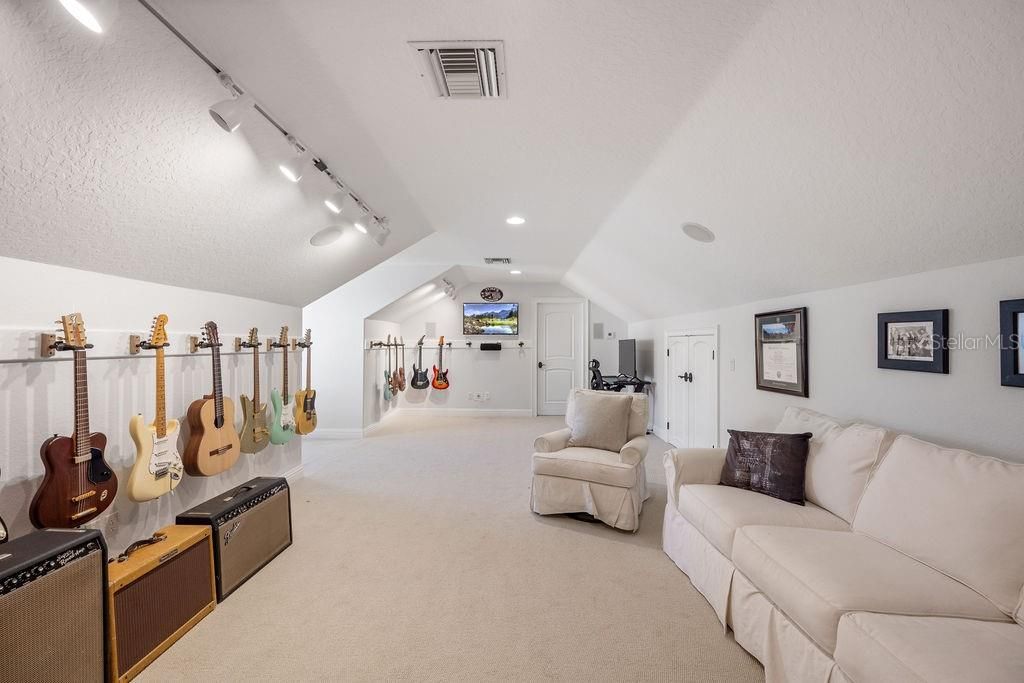 For Sale: $2,895,000 (6 beds, 6 baths, 6834 Square Feet)