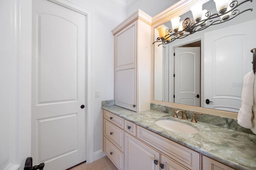 For Sale: $2,895,000 (6 beds, 6 baths, 6834 Square Feet)