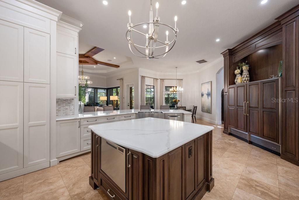 For Sale: $2,895,000 (6 beds, 6 baths, 6834 Square Feet)