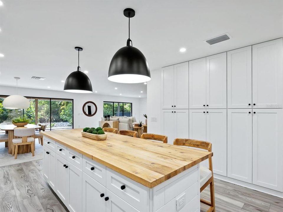 En Venta: $1,575,000 (4 camas, 2 baños, 2598 Pies cuadrados)