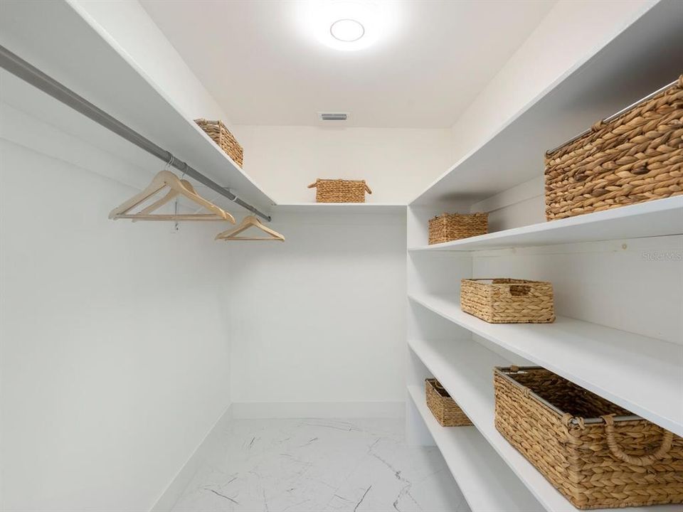 En Venta: $1,575,000 (4 camas, 2 baños, 2598 Pies cuadrados)