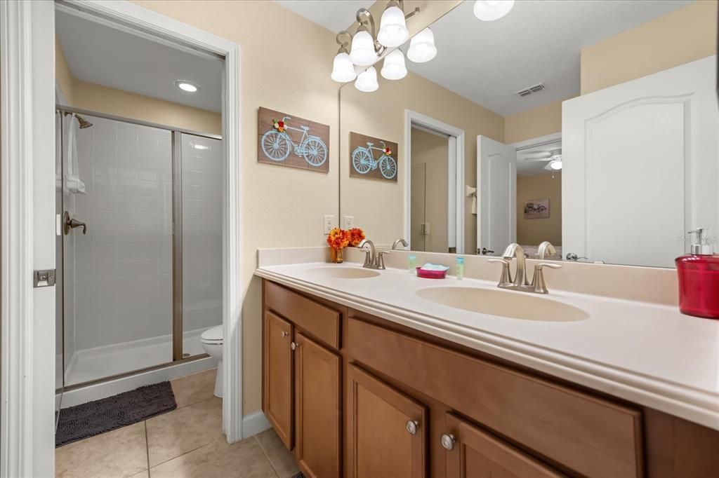 En Venta: $499,000 (5 camas, 4 baños, 2842 Pies cuadrados)