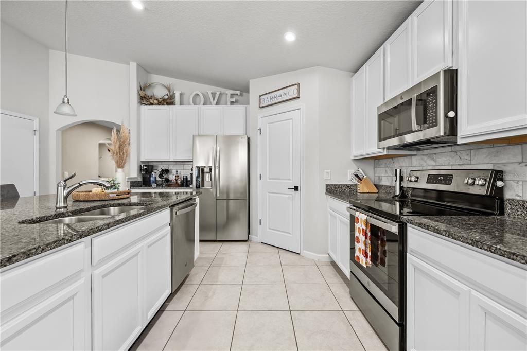 Active With Contract: $440,000 (4 beds, 2 baths, 2364 Square Feet)