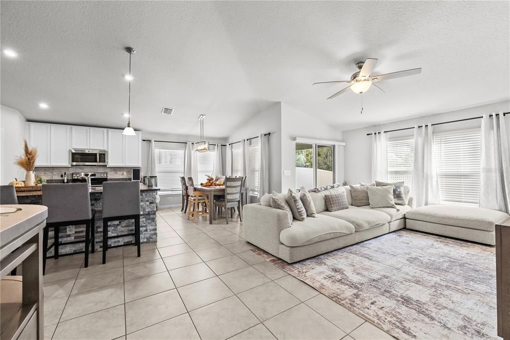 Active With Contract: $440,000 (4 beds, 2 baths, 2364 Square Feet)