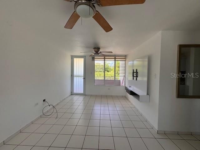 На продажу: $140,000 (3 спален, 1 ванн, 998 Квадратных фут)