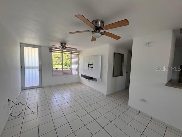 На продажу: $140,000 (3 спален, 1 ванн, 998 Квадратных фут)