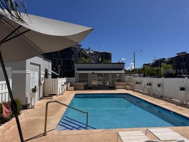 На продажу: $140,000 (3 спален, 1 ванн, 998 Квадратных фут)