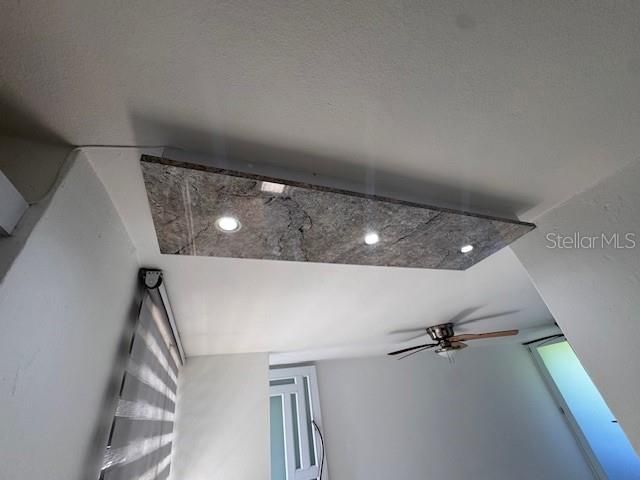 На продажу: $140,000 (3 спален, 1 ванн, 998 Квадратных фут)