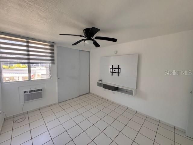 На продажу: $140,000 (3 спален, 1 ванн, 998 Квадратных фут)