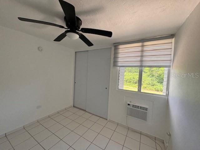 На продажу: $140,000 (3 спален, 1 ванн, 998 Квадратных фут)