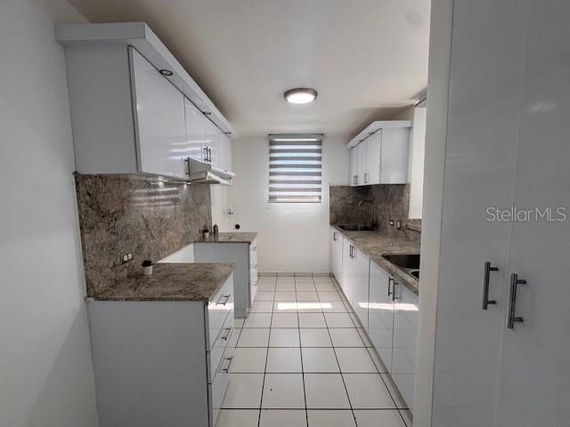 На продажу: $140,000 (3 спален, 1 ванн, 998 Квадратных фут)