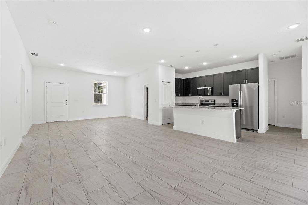 待售: $304,900 (4 贝兹, 3 浴室, 1827 平方英尺)