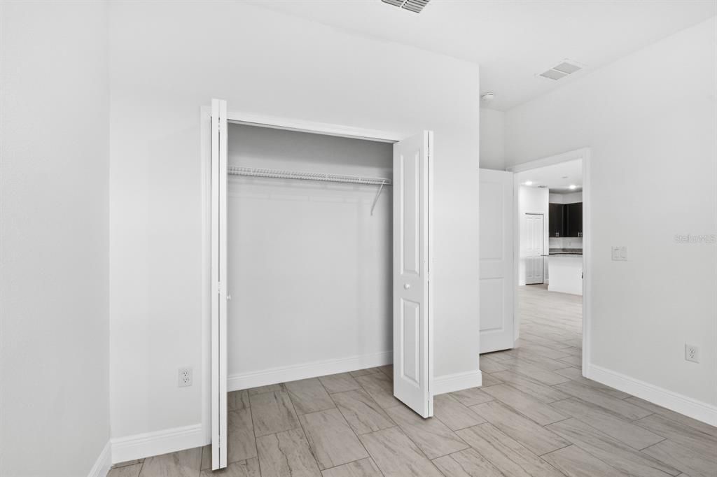 待售: $304,900 (4 贝兹, 3 浴室, 1827 平方英尺)