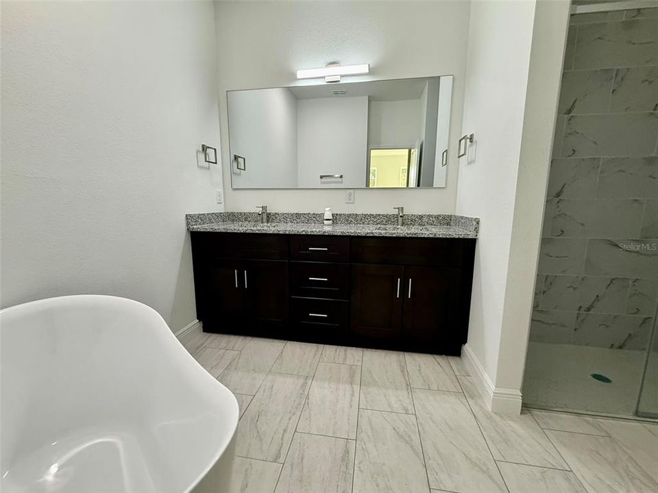 待售: $304,900 (4 贝兹, 3 浴室, 1827 平方英尺)