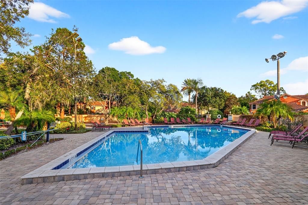 For Sale: $299,900 (2 beds, 2 baths, 1075 Square Feet)