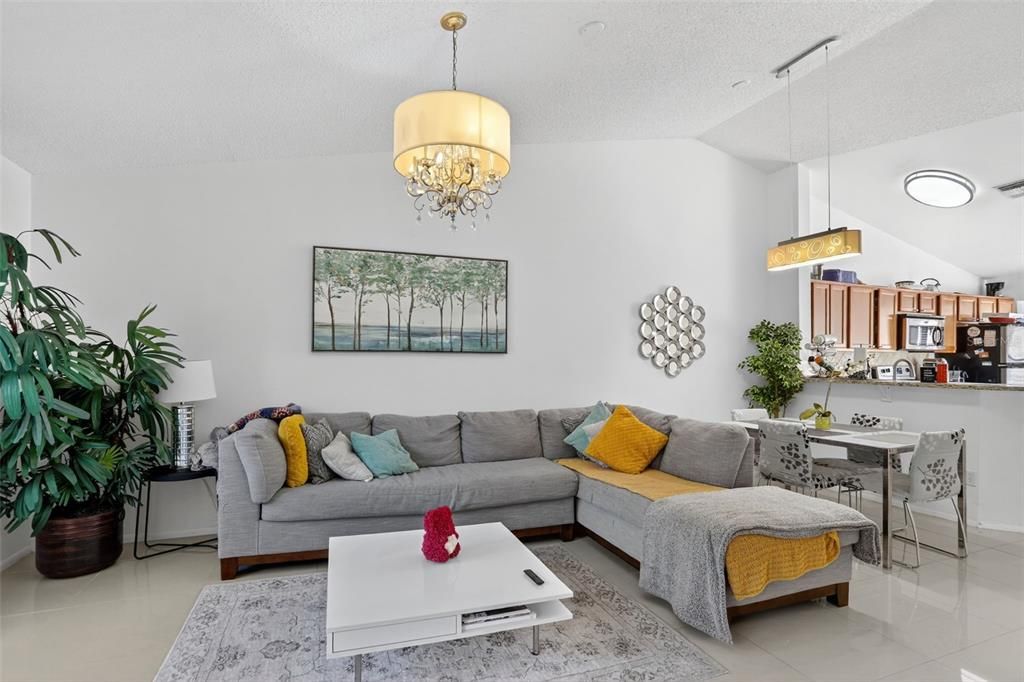 For Sale: $299,900 (2 beds, 2 baths, 1075 Square Feet)