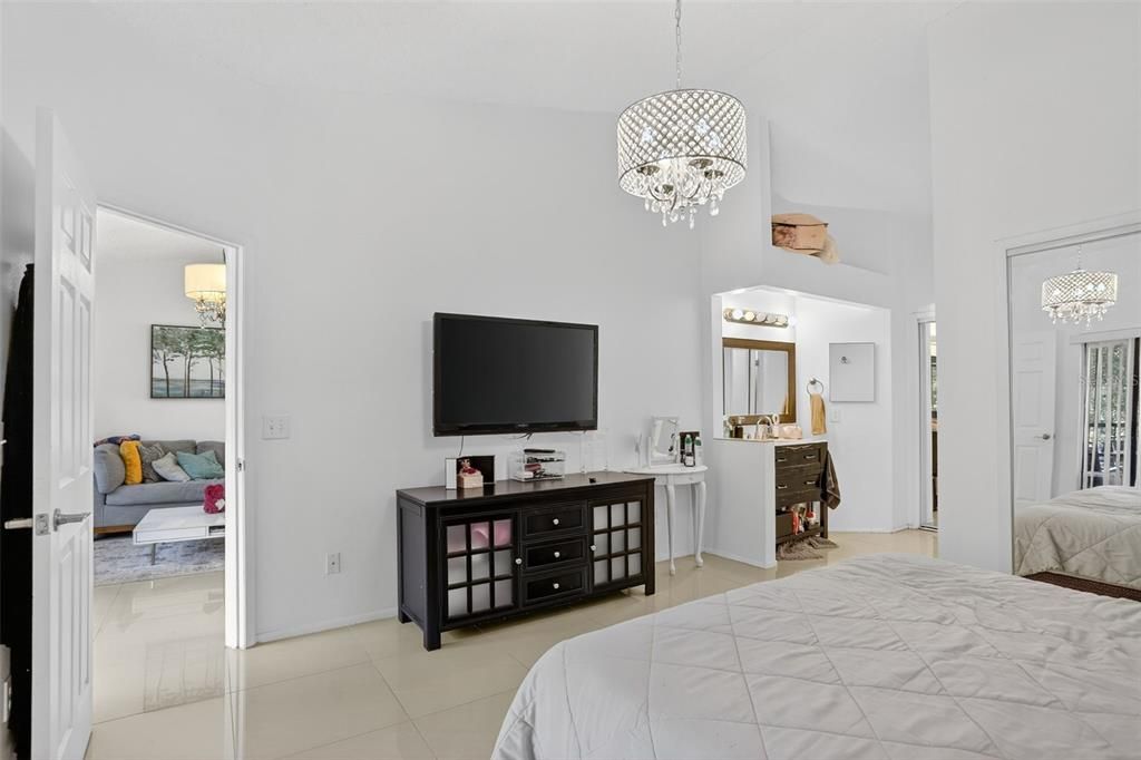 For Sale: $299,900 (2 beds, 2 baths, 1075 Square Feet)