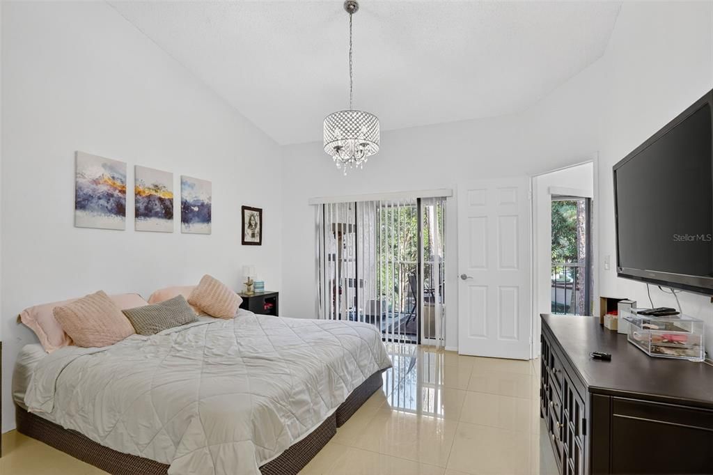 For Sale: $299,900 (2 beds, 2 baths, 1075 Square Feet)