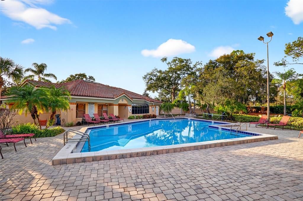 For Sale: $299,900 (2 beds, 2 baths, 1075 Square Feet)