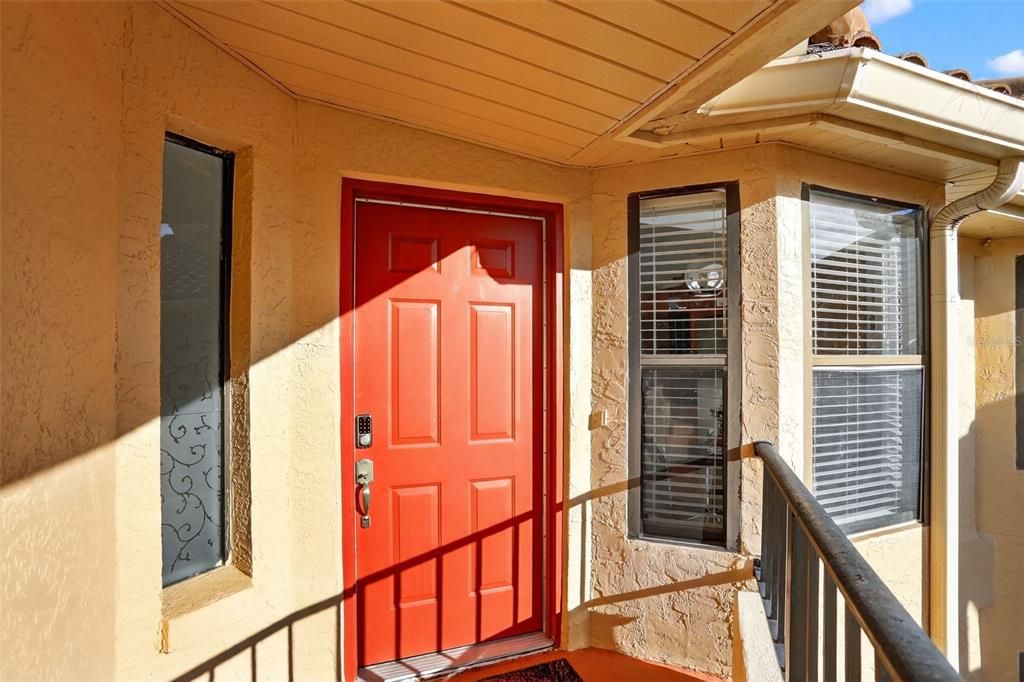 For Sale: $299,900 (2 beds, 2 baths, 1075 Square Feet)