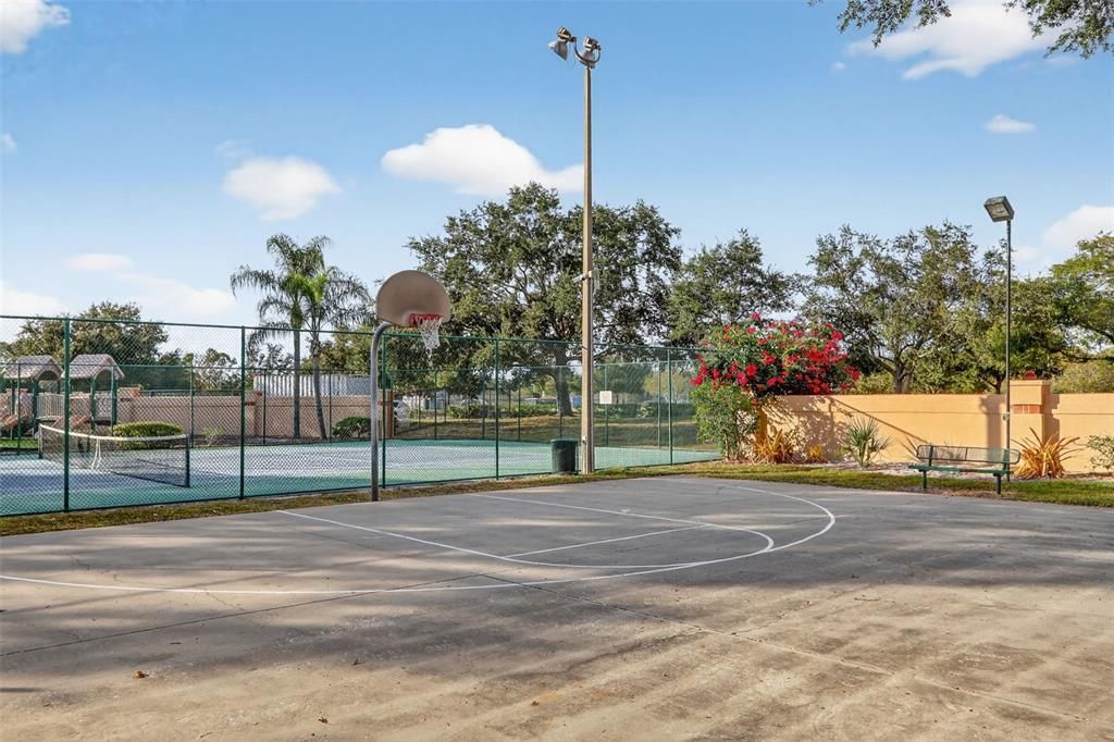 For Sale: $299,900 (2 beds, 2 baths, 1075 Square Feet)