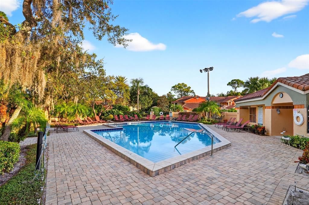 For Sale: $299,900 (2 beds, 2 baths, 1075 Square Feet)